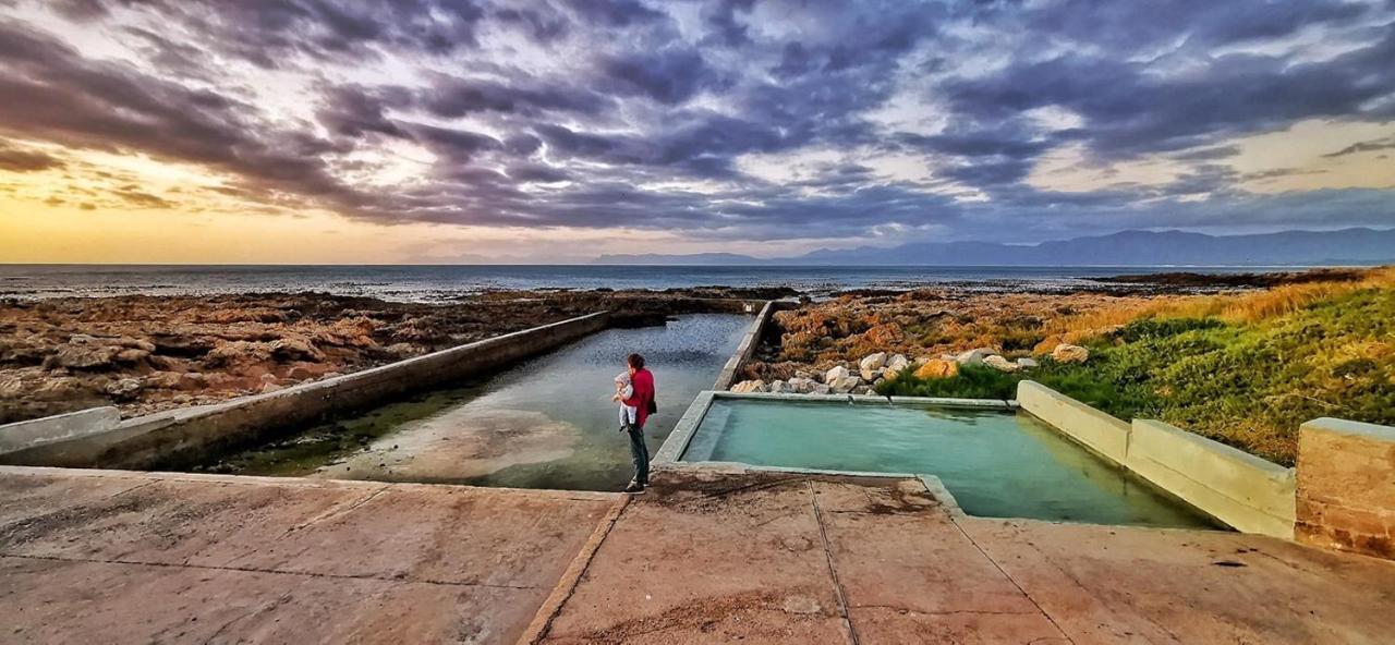 Ons C-Huis - Gansbaai Seafront Accommodation, Back-Up Power Dış mekan fotoğraf